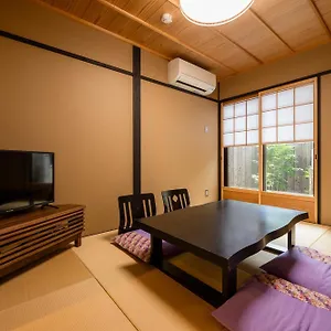 Rinn Yasaka South , Kyoto Japan